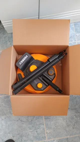 Hidrolimpiadora y aplique para suelos