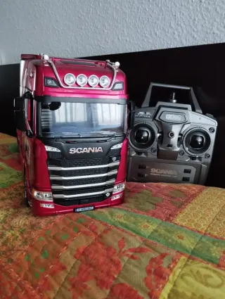 Camión RC Scania 770 S V8 1:18