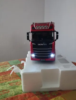 Camión RC Scania 770 S V8 1:18