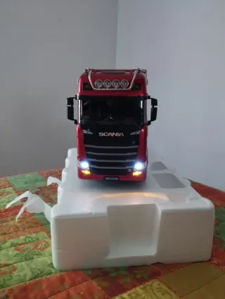 Camión RC Scania 770 S V8 1:18