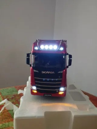 Camión RC Scania 770 S V8 1:18