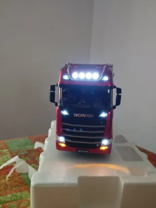 Camión RC Scania 770 S V8 1:18