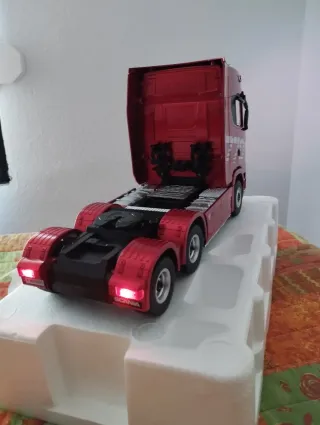 Camión RC Scania 770 S V8 1:18