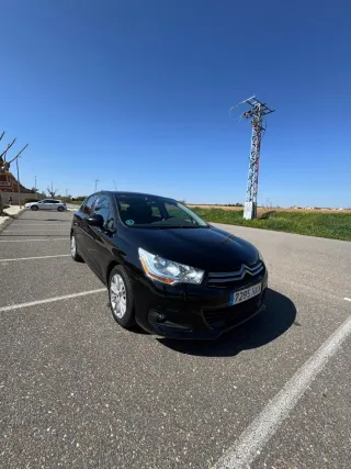 Citroen C4 2014.