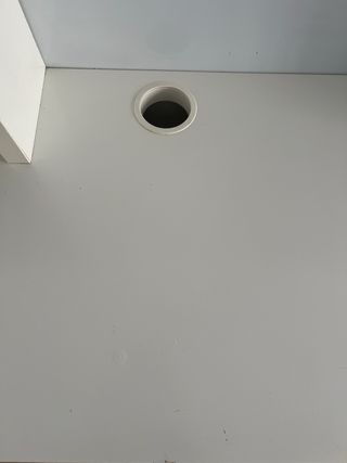 Escritorio Ikea MICKE Blanco y taburete infantil