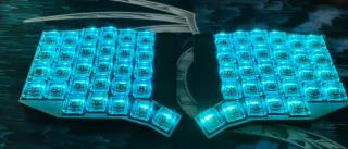 Teclado dividido inalámbrico RGB