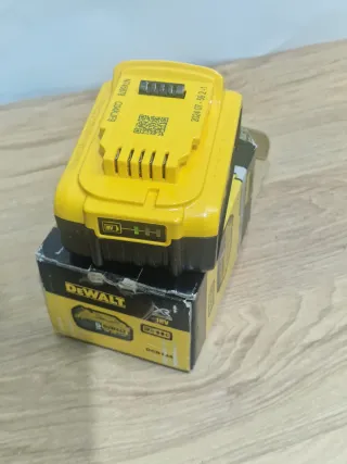 Batería DeWalt 18V 5Ah XR DCB184 nueva