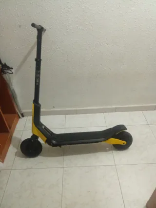 Patinete  Amarillo y Negro