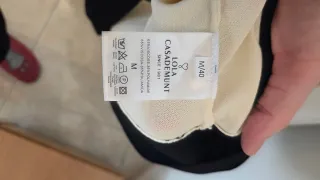 Lola Casademunt blusa beige y negro