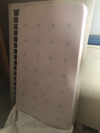 Mueble cambiador con cuna y colchon