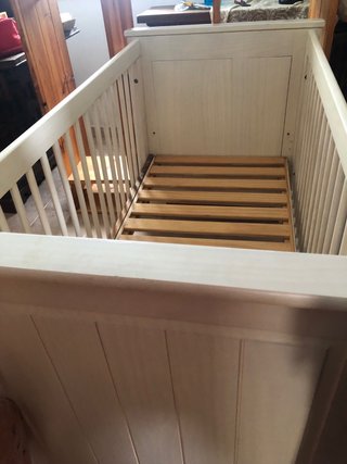 Mueble cambiador con cuna y colchon