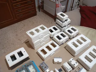 Cajas Eléctricas y material variado Metropoli.