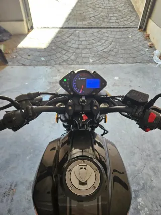 Moto Keeway 125 Naked Negra