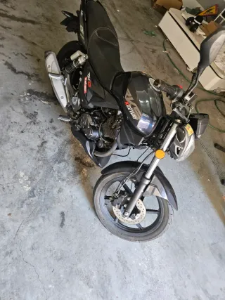 Moto Keeway 125 Naked Negra