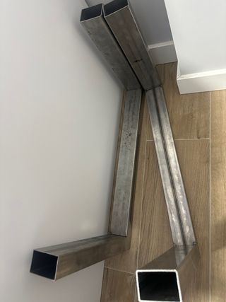 Mesa de salón de madera