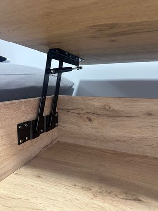 Mesa de salón de madera