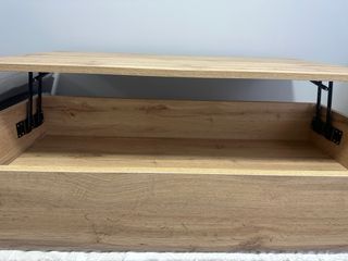 Mesa de salón de madera