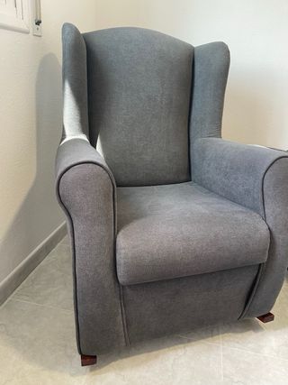 Sillón balancín gris