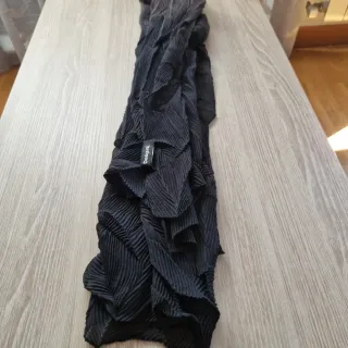 Pañuelo fular Desigual negro y gris