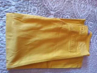 Pantalón ancho amarillo chica