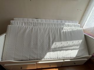 Cama infantil IKEA (beige/blanco)