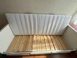 Cama infantil IKEA (beige/blanco)