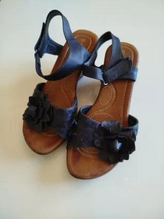 Sandalias cuña H+F Shoes azul y marrón