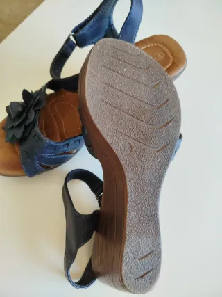 Sandalias cuña H+F Shoes azul y marrón