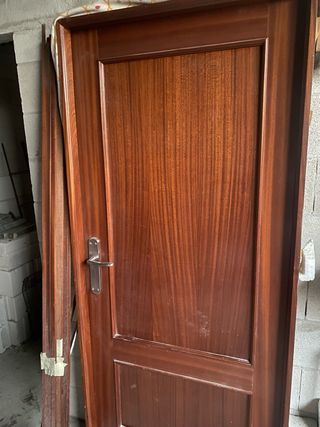 Puerta de madera interior