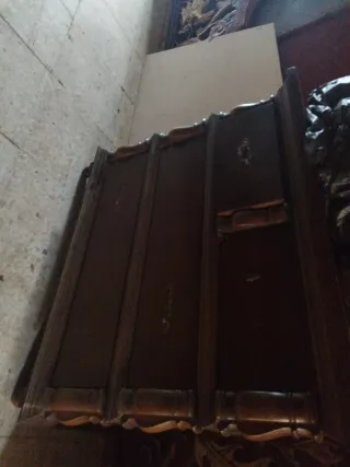 Cómoda antigua de madera