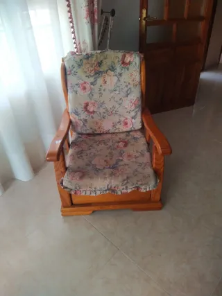 Dos Sillones de pino con estampado floral