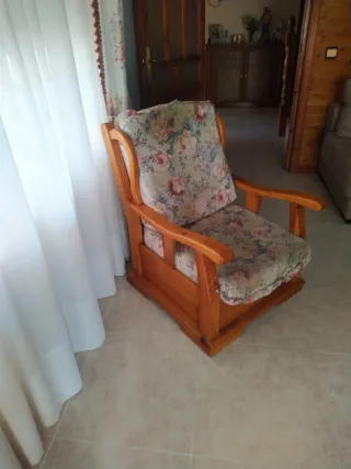 Dos Sillones de pino con estampado floral
