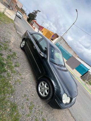 Mercedes-Benz C200 2001