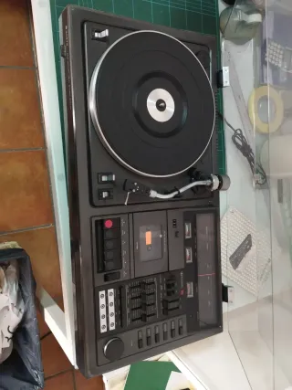 Equipo de sonido Sanyo vintage.