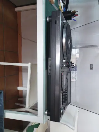 Equipo de sonido Sanyo vintage.