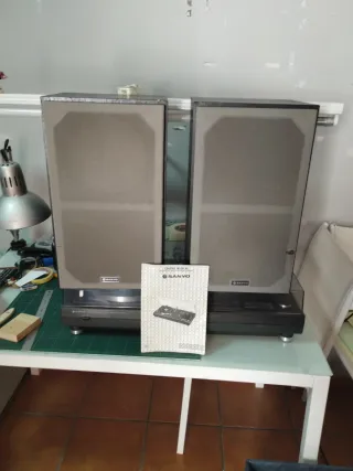 Equipo de sonido Sanyo vintage.