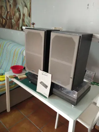 Equipo de sonido Sanyo vintage.