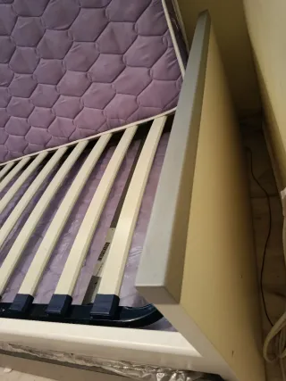 Cama nido gris y blanca prácticamente nueva.
