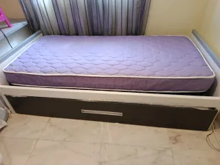 Cama nido gris y blanca prácticamente nueva.
