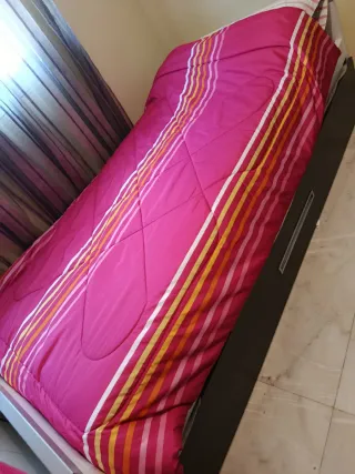 Cama nido gris y blanca prácticamente nueva.