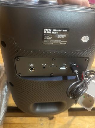 Altavoz con Karaoke y Luces LED 2 micros incluidos