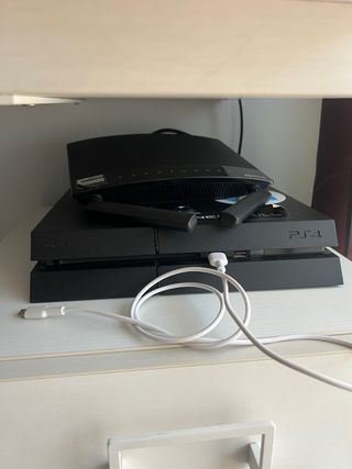 PS4 500GB Negra + 3 Mandos