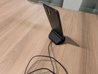 Base de carga USB C para smartphone