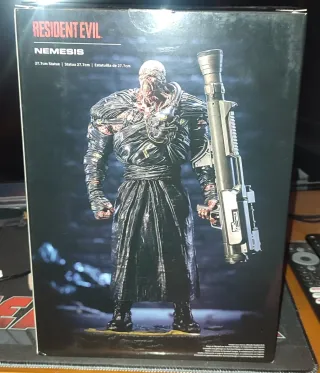NÉMESIS Figura RESIDENT EVIL Numskull