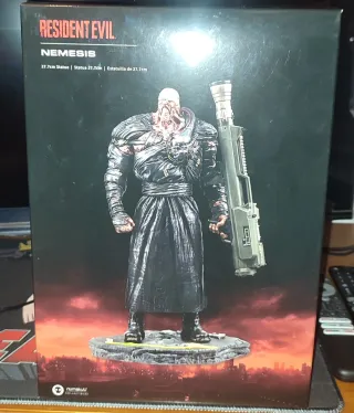 NÉMESIS Figura RESIDENT EVIL Numskull
