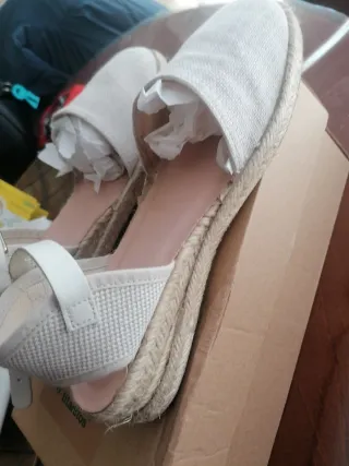Espardeñas beige talla 35 con hebilla