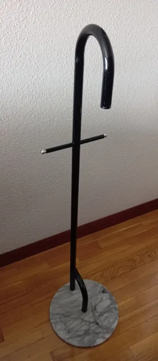 Perchero de pie moderno mármol y metal