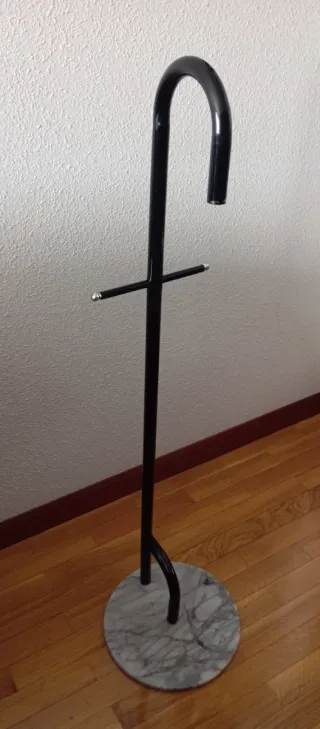Perchero de pie moderno mármol y metal