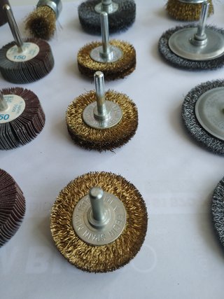 Lote 20 discos y cepillos de lija
