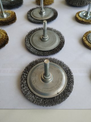 Lote 20 discos y cepillos de lija